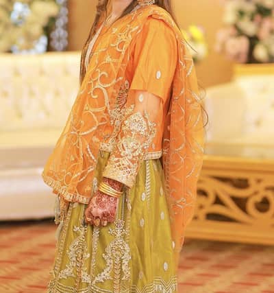 bridal mehndi lehnga