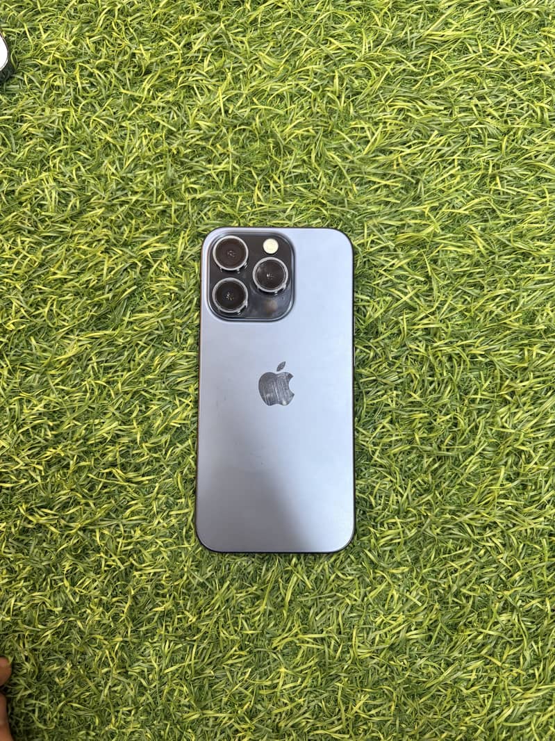 Apple iPhone 15 Pro 0