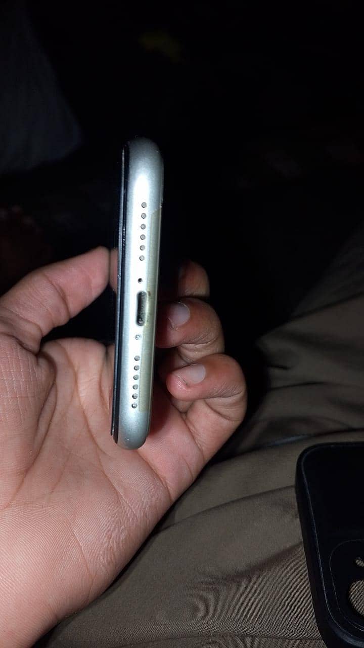 Apple iPhone 11 3
