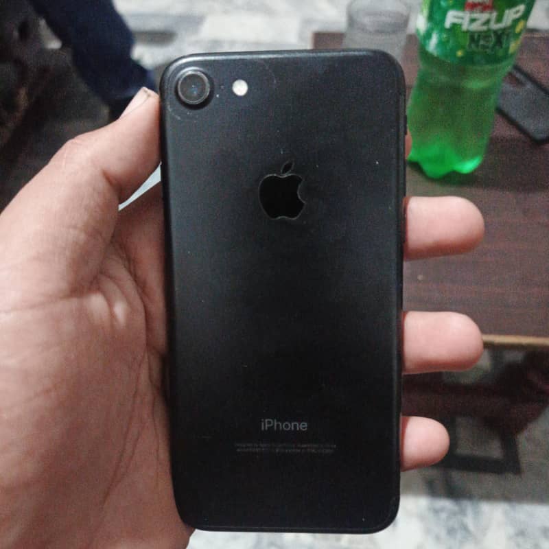 Apple iPhone 7 0