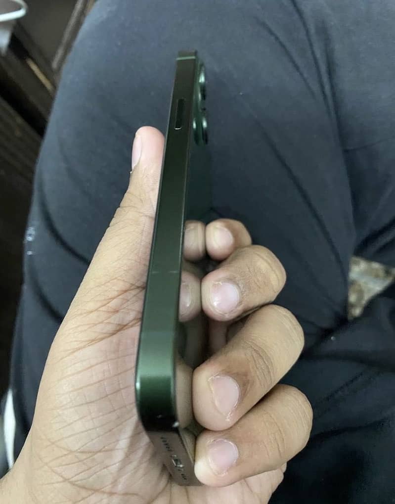 Apple iPhone 13 1