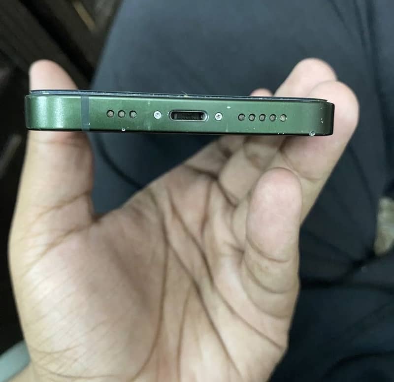 Apple iPhone 13 2