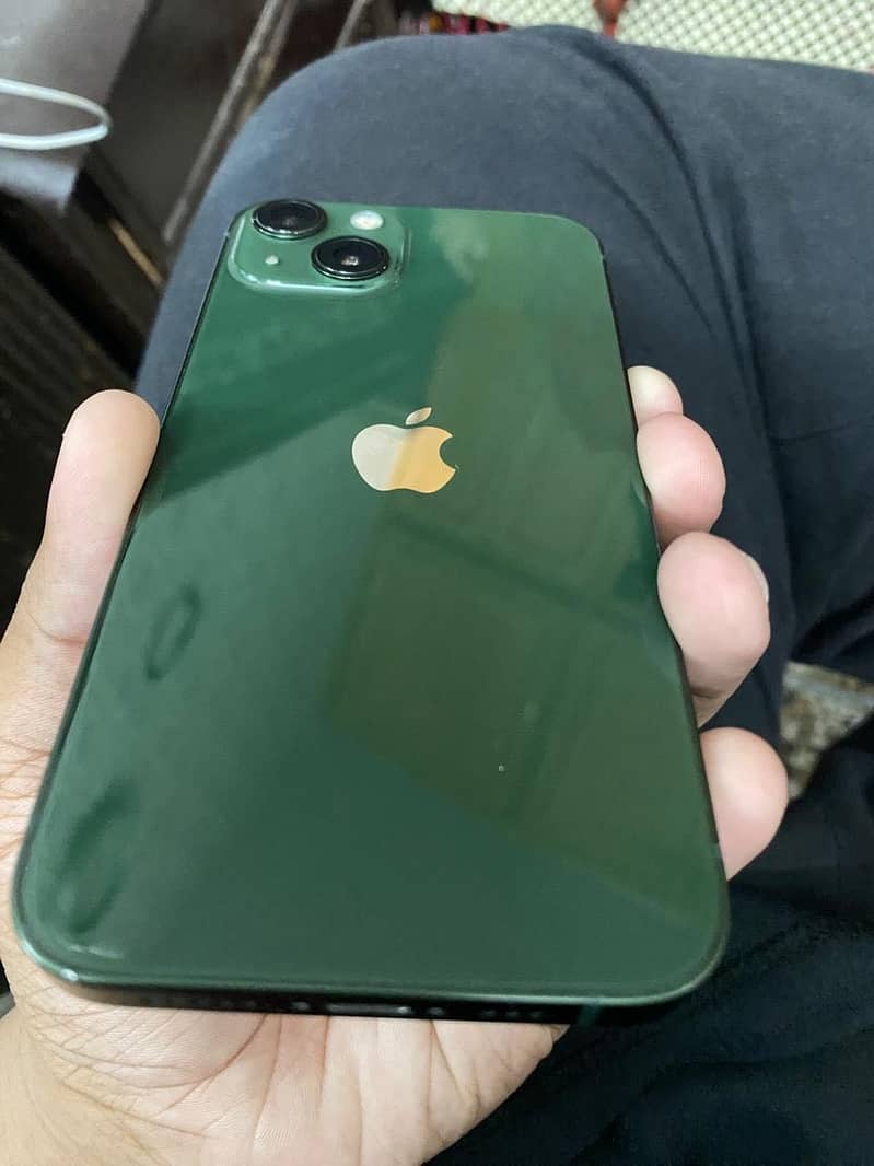 Apple iPhone 13 4