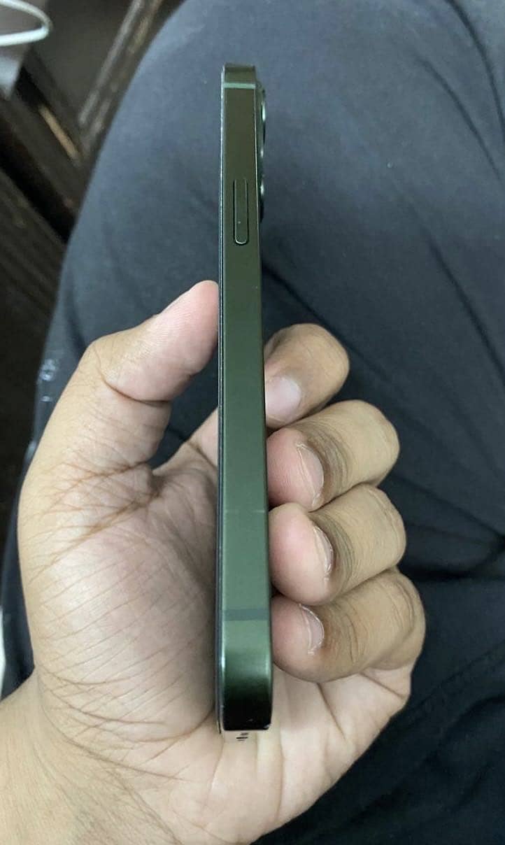 Apple iPhone 13 5