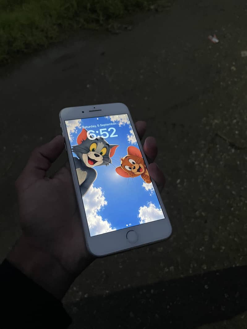 Apple iPhone 8 Plus 0