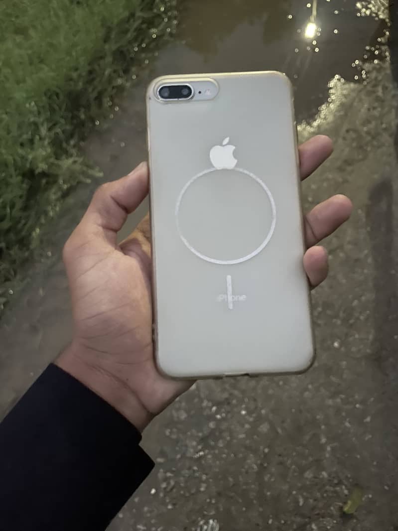 Apple iPhone 8 Plus 1