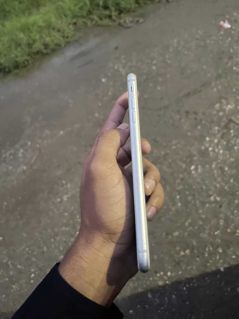 Apple iPhone 8 Plus 4