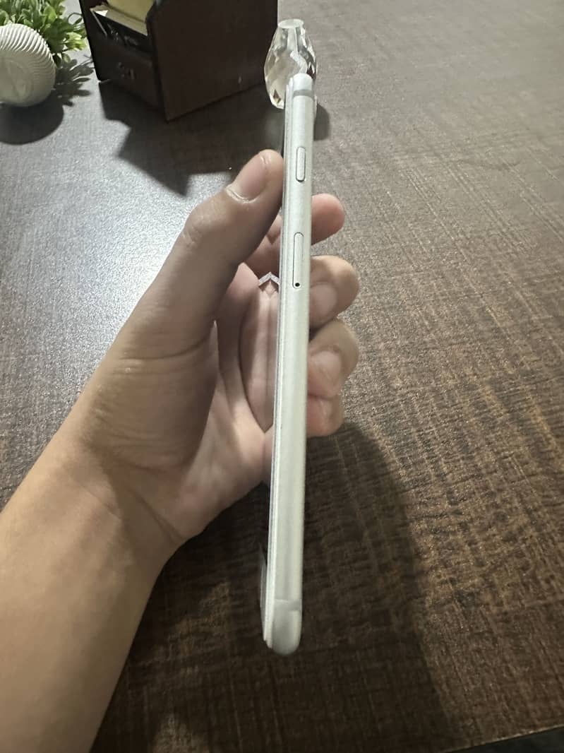Apple iPhone 7 Plus 2