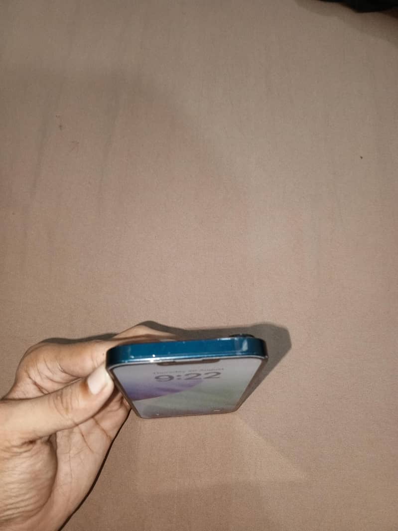 Apple iPhone 13 2