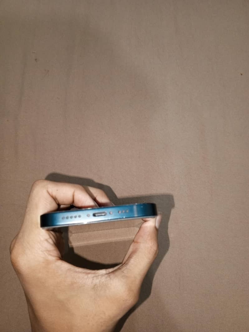 Apple iPhone 13 4