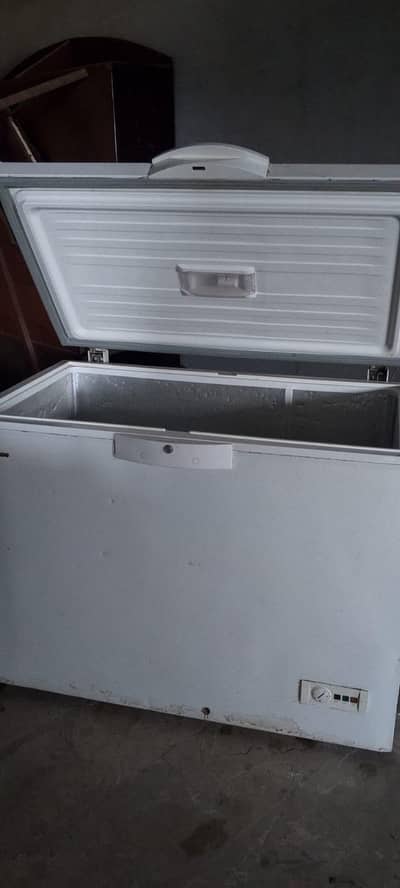 Dawlence Deep Freezer in very good condition 8/10 quality
