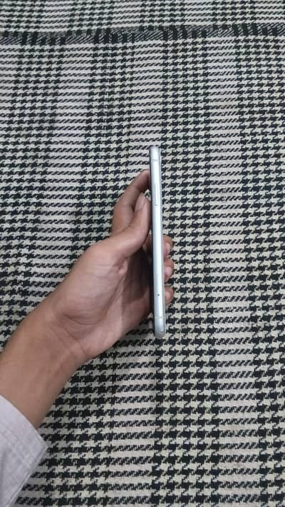 Apple iPhone XR