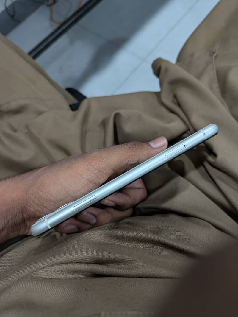 Apple iPhone 11 2