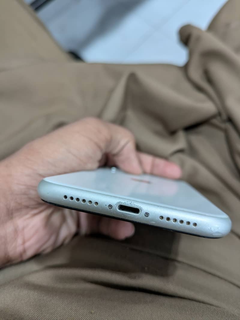 Apple iPhone 11 3