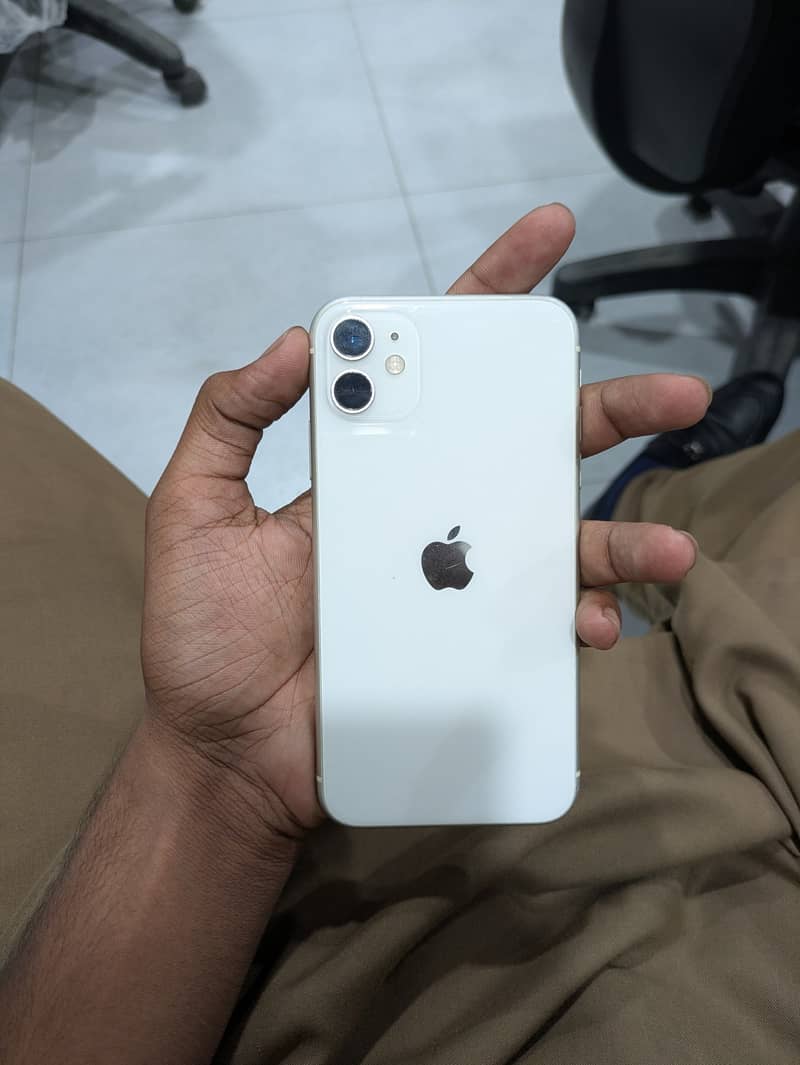 Apple iPhone 11 4