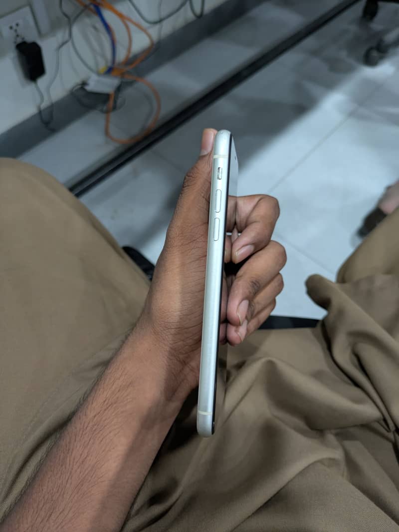 Apple iPhone 11 5