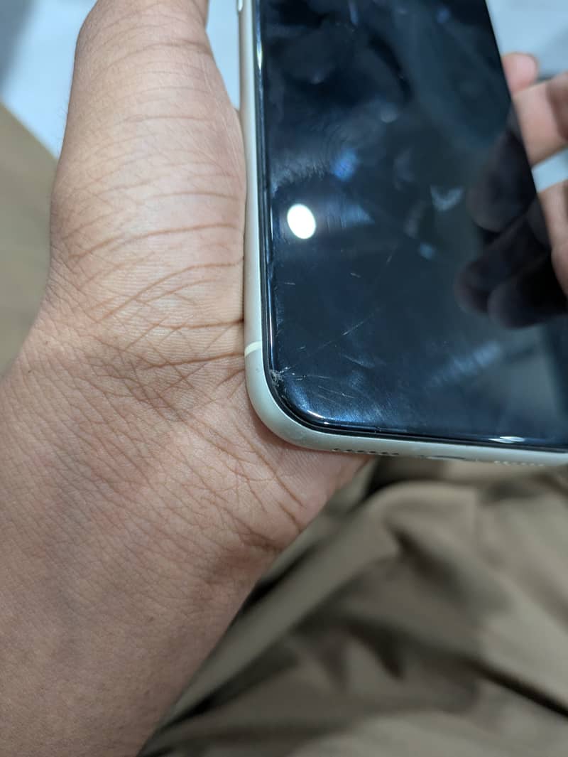 Apple iPhone 11 7