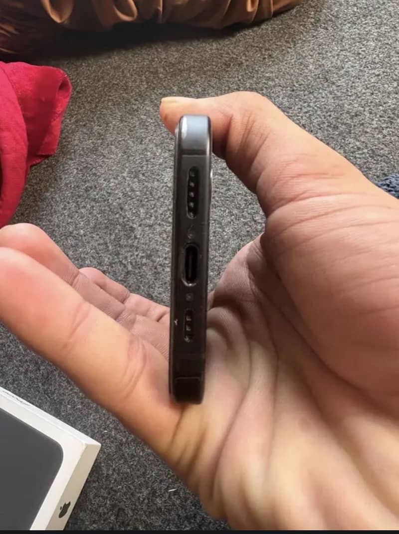 Apple iPhone 16 3