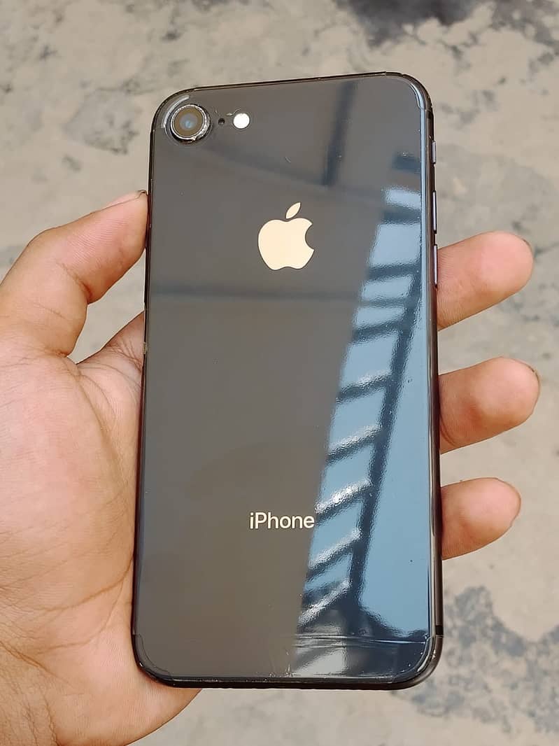 Apple iPhone 8 1