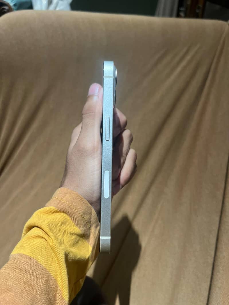 Apple iPhone 13 2