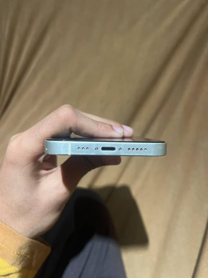 Apple iPhone 13 4