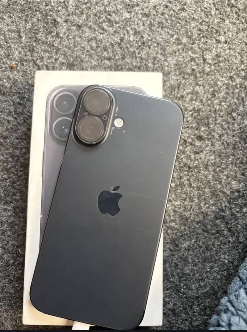 Apple iPhone 16 0
