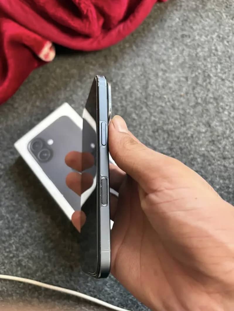 Apple iPhone 16 2