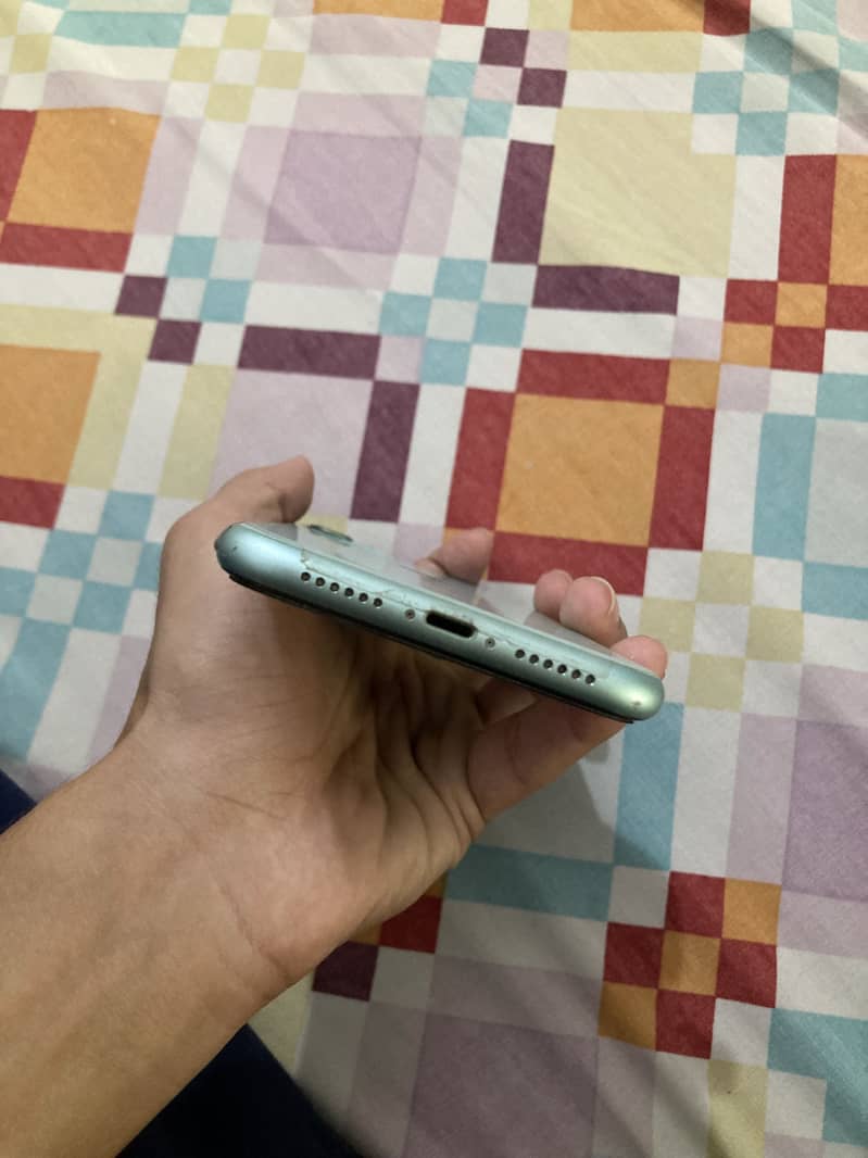 Apple iPhone 11 3