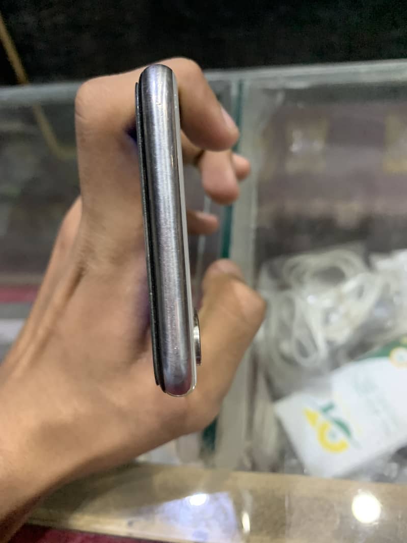 Apple iPhone X 5