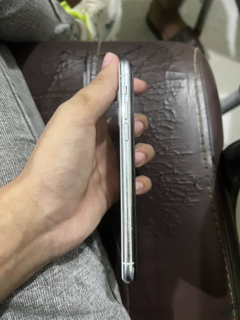 Apple iPhone 11 Pro 3