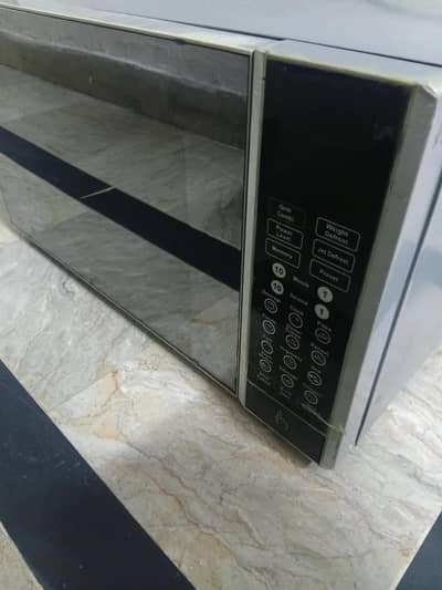 Used Waves microwave oven