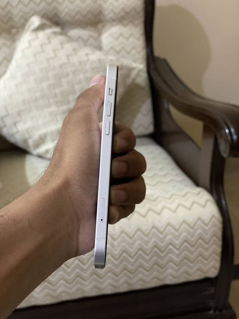 Apple iPhone 12 3