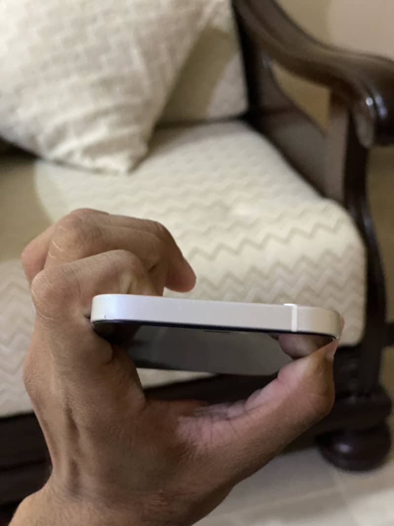 Apple iPhone 12 4