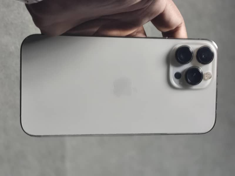 Apple iPhone 13 Pro Max 3