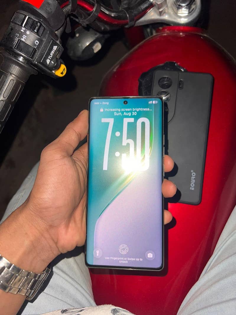 Tecno CAMON 40 Pro 1
