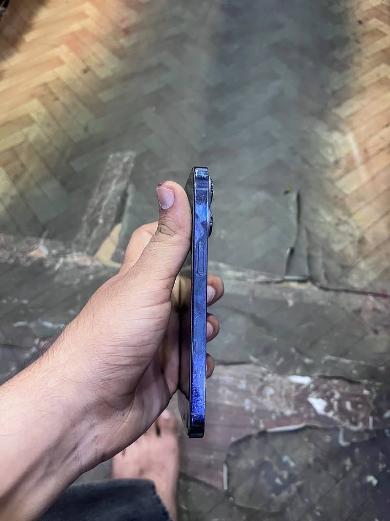 Apple iPhone 13 Pro 4