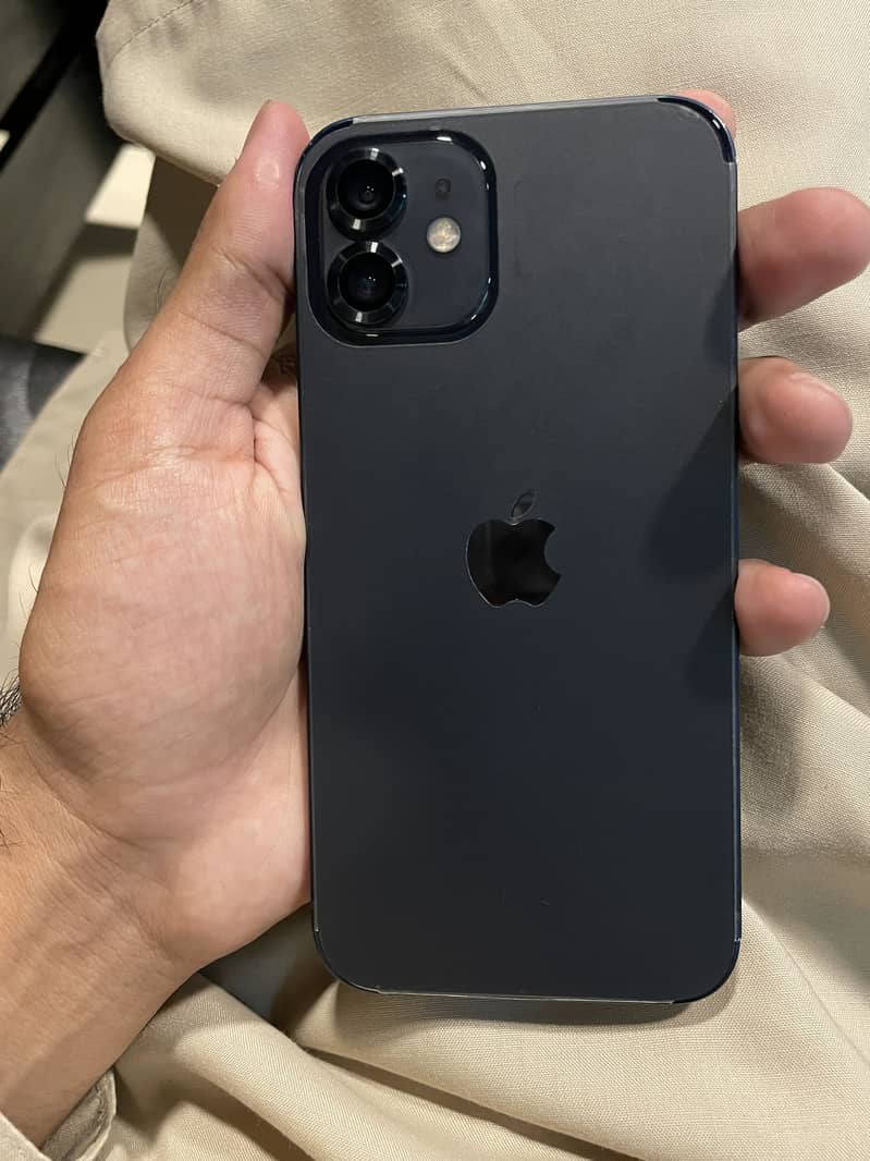 Apple iPhone 12 4