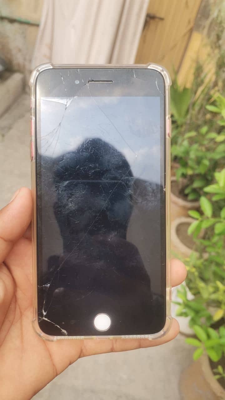 Apple iPhone 7 Plus 2