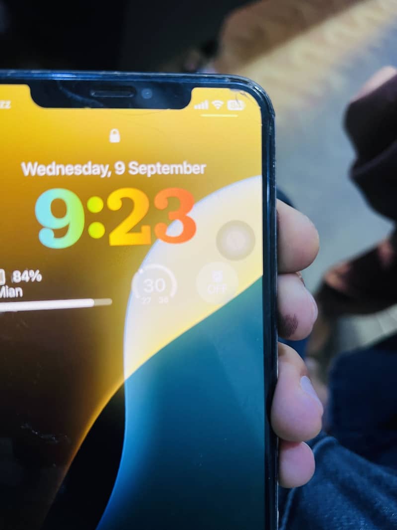 Apple iPhone XS Max 4