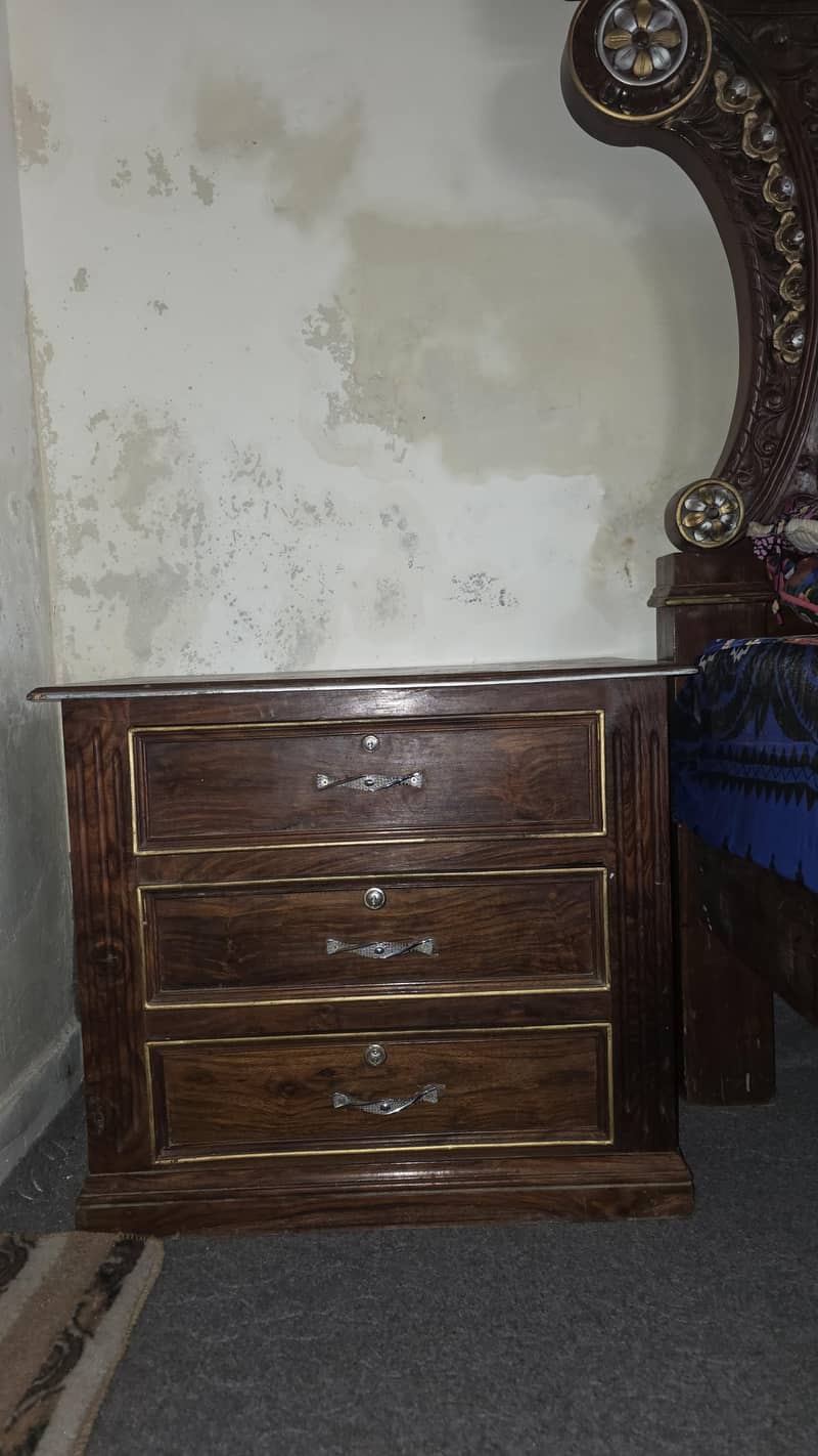 dressing with side tables 3