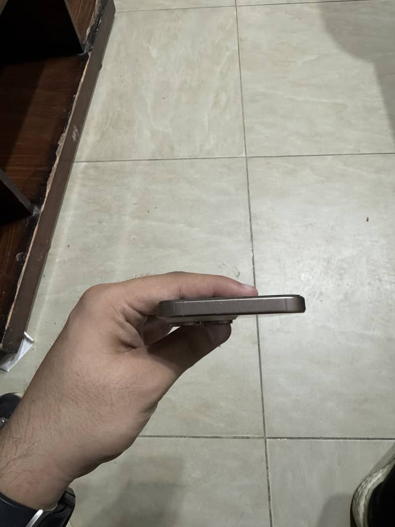 Apple iPhone 16 Pro Max 1