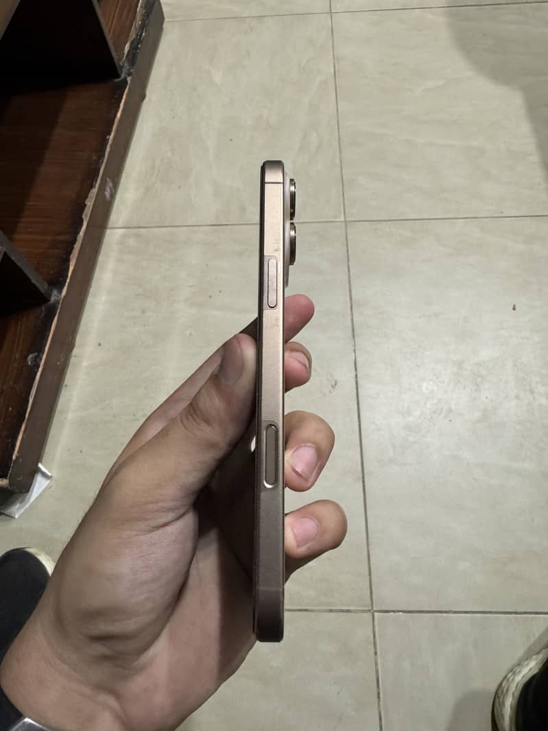 Apple iPhone 16 Pro Max 3