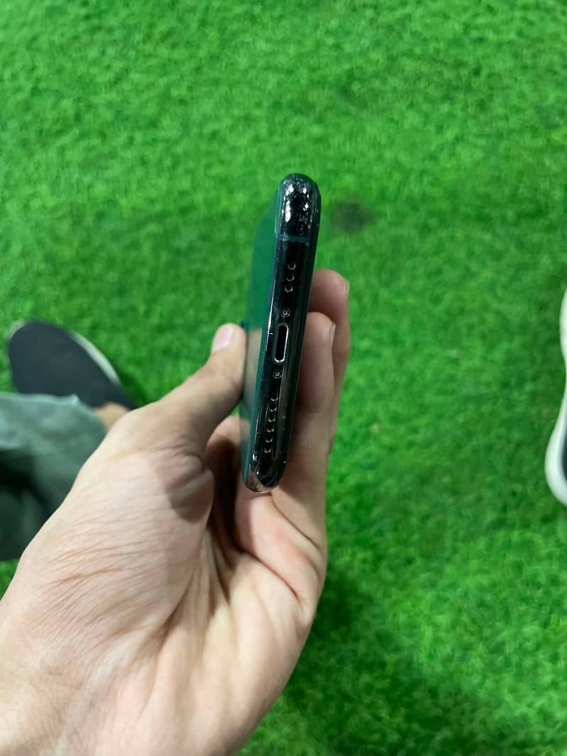 Apple iPhone 11 Pro 6