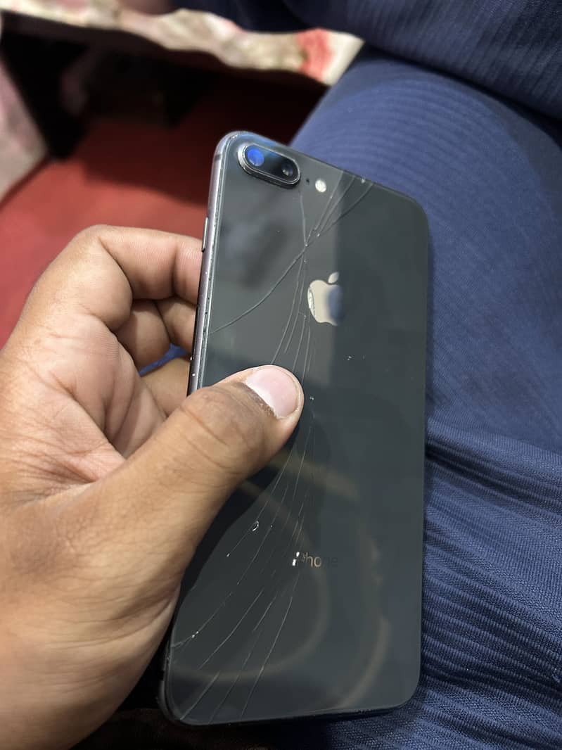 Apple iPhone 8 Plus 3