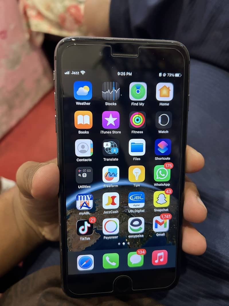 Apple iPhone 8 Plus 4