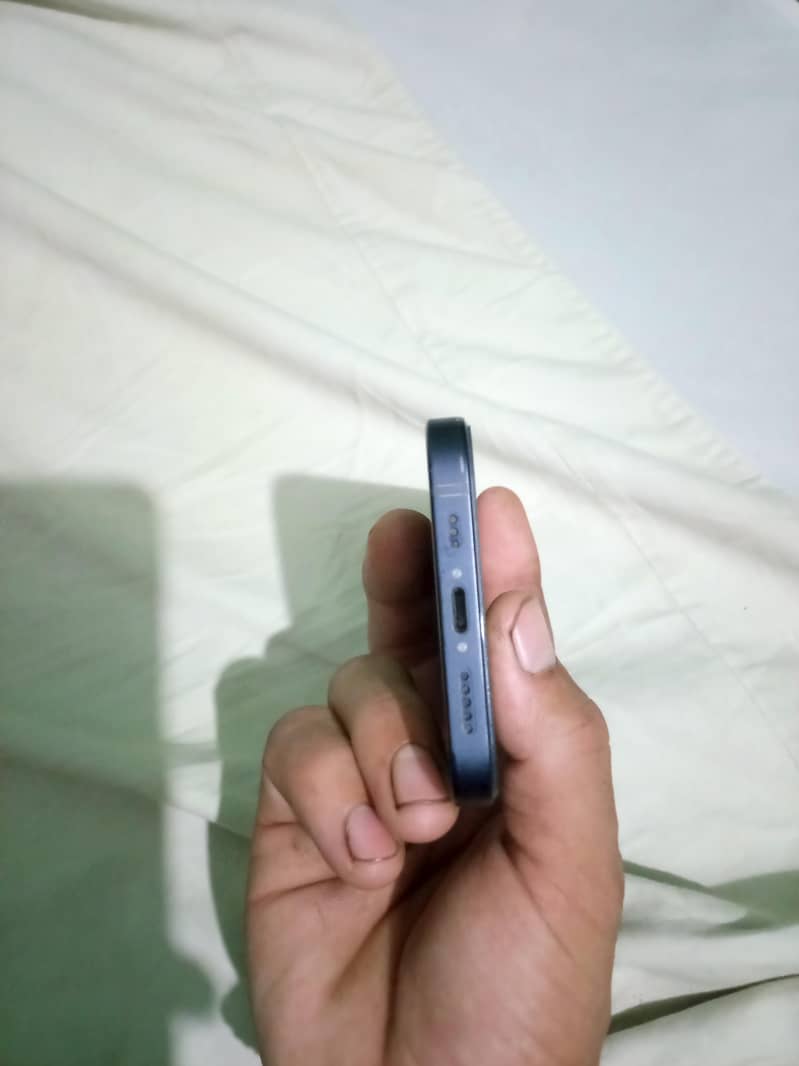 Apple iPhone 12 2