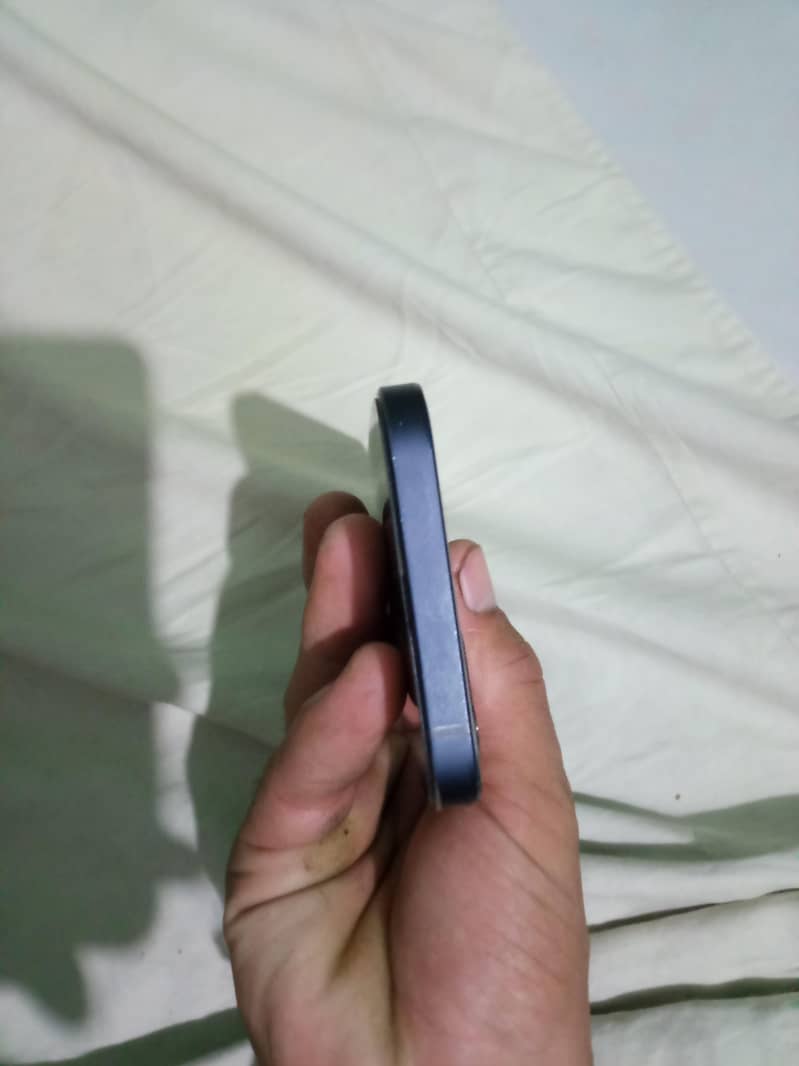 Apple iPhone 12 3