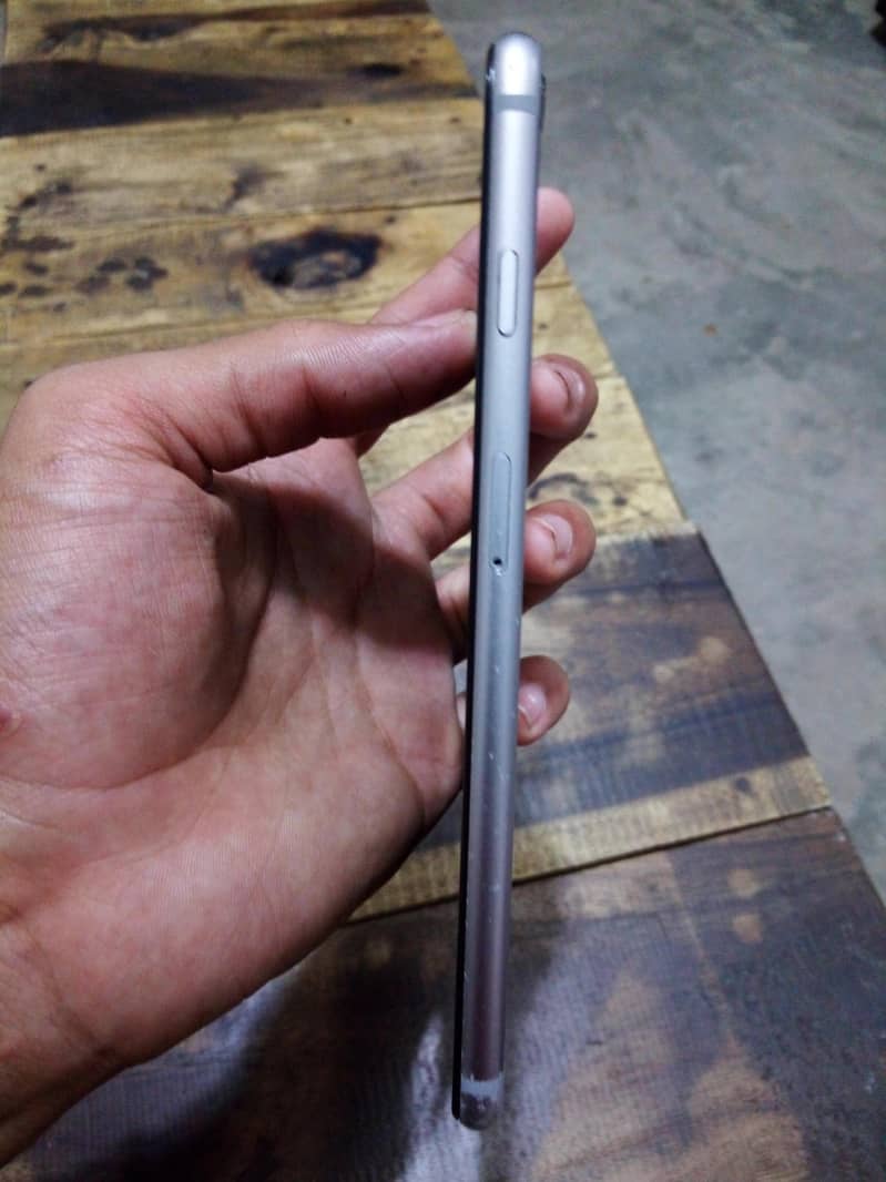 Apple iPhone 6S Plus 4