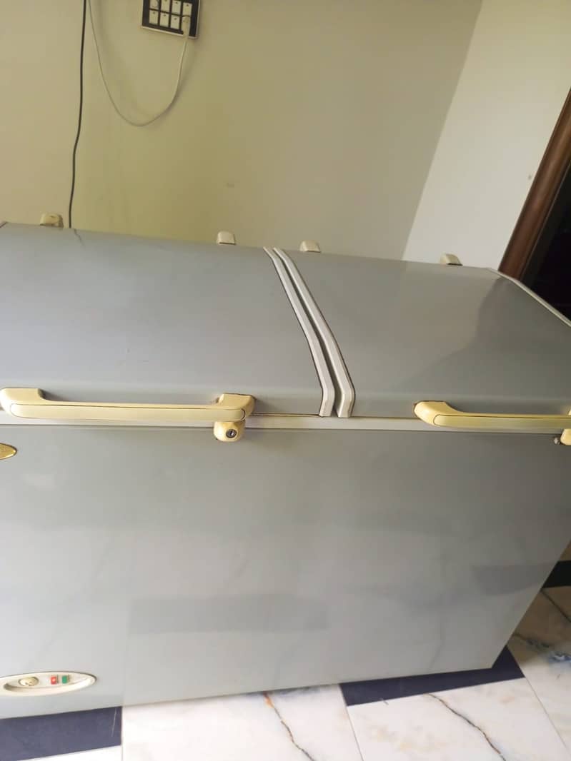 waves double door deep freezer 0