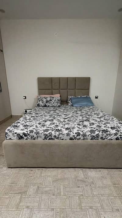 Queen bed with side tables